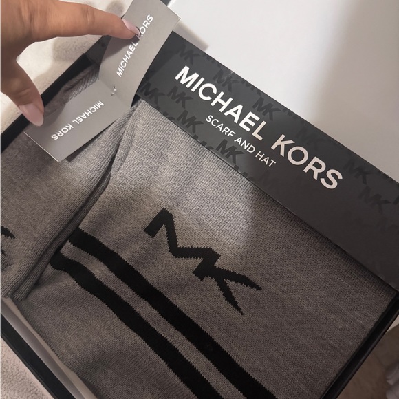 Michael Kors Silver and Black Scarf and Hat Set - Picture 1 of 3